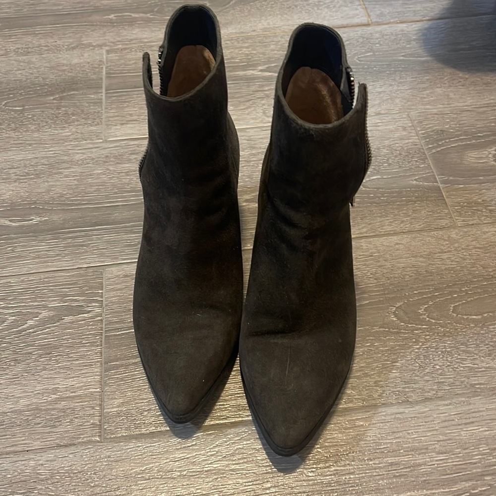 Michael Kors Dark Gray Suede Ankle Boots. size 5